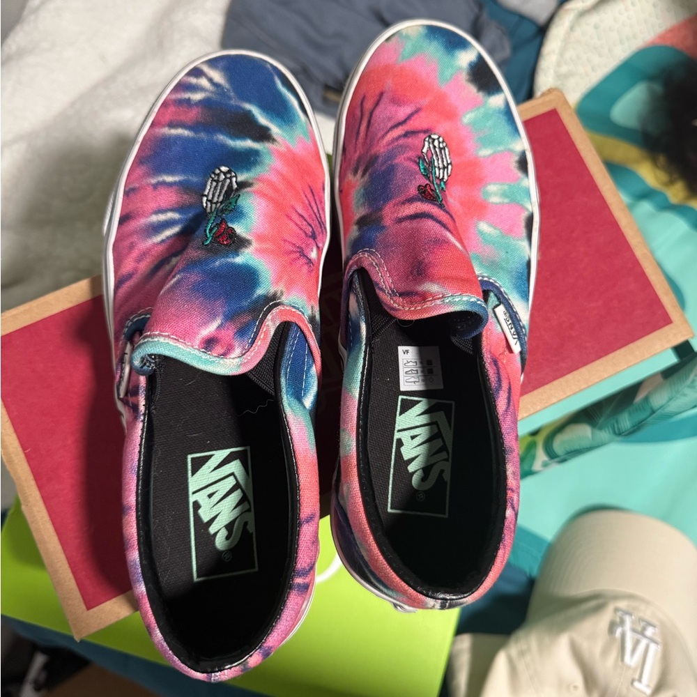 Vans classic slip on tie/dye skeleton rose